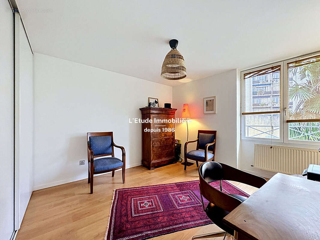 A VENDRE Maison Caluire LE BOURG 6 pièce(s) 136.30 m2 avec jardinet et Terrasse - photo 5