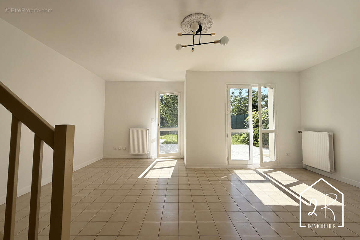 Maison de 91 m2 - Terrain de 257 m2 et garage - photo 2