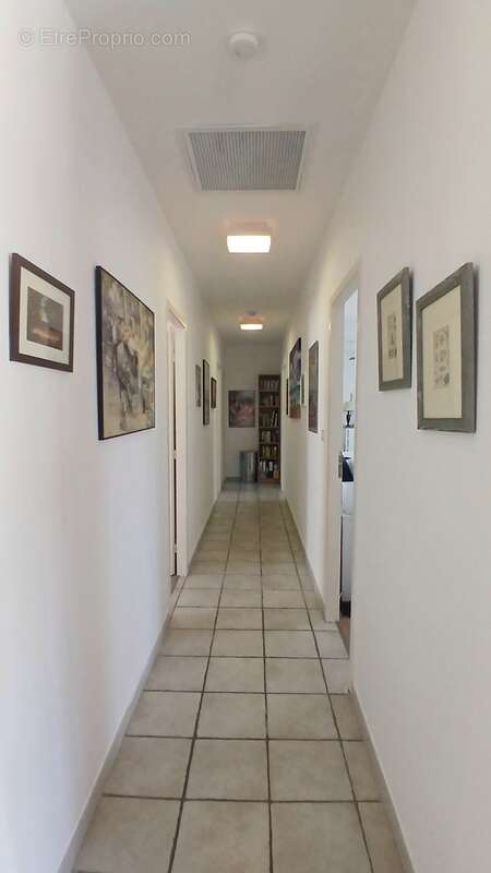 Agréable villa avec piscine chauffée et terrain de pétanque. - photo 15
