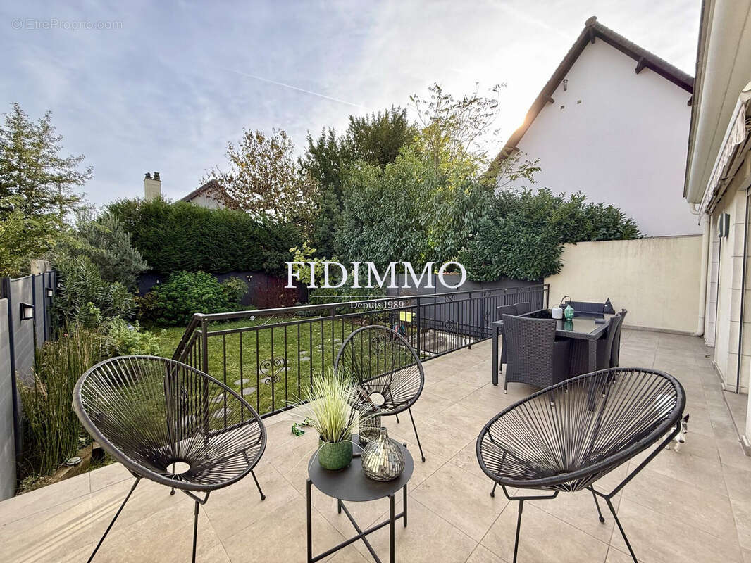 Maison à CHENNEVIERES-SUR-MARNE