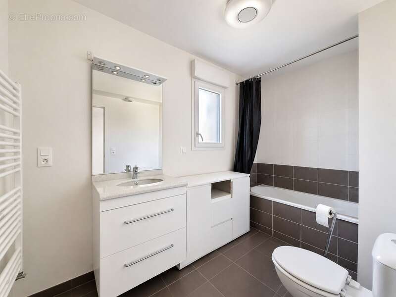 Maison à vendre maison contemporaine 6 pièces SAINT BERTHEVIN (53) - photo 10