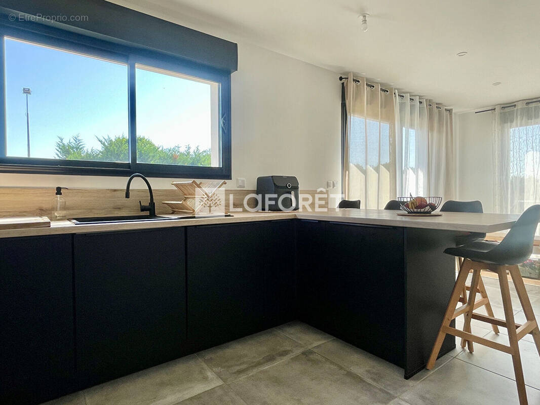 Maison à SAINT-ROMAIN-DE-BENET