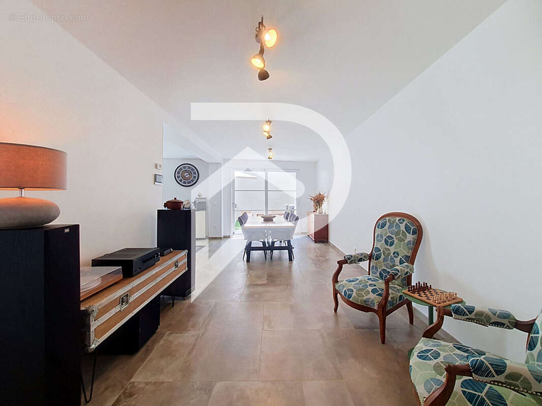 Maison à vendre Le Teil 8 pièce(s) 237 m2 - photo 3
