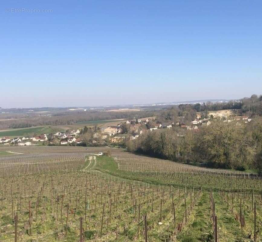 Terrain à COURCELLES-SAPICOURT
