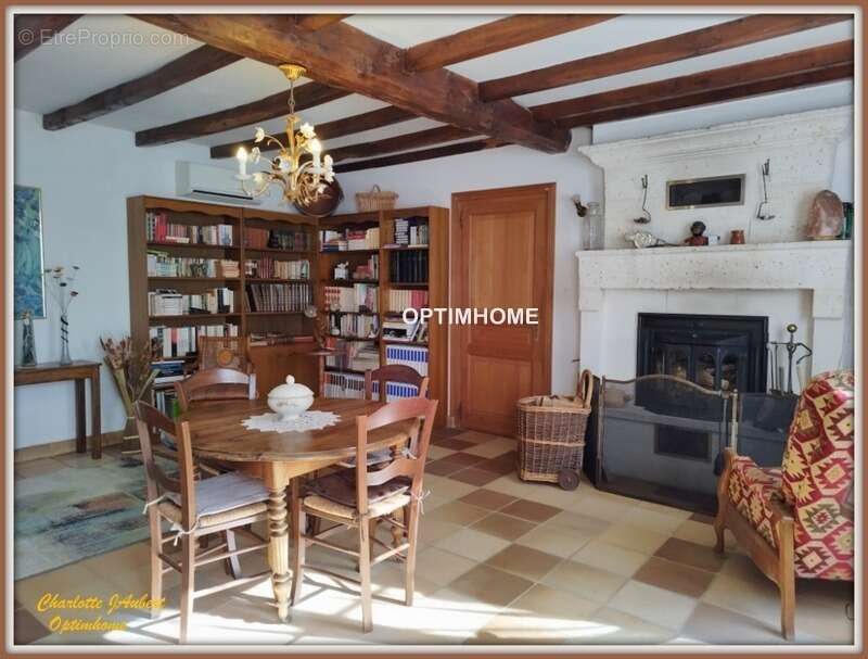 Maison à MONTMOREAU-SAINT-CYBARD