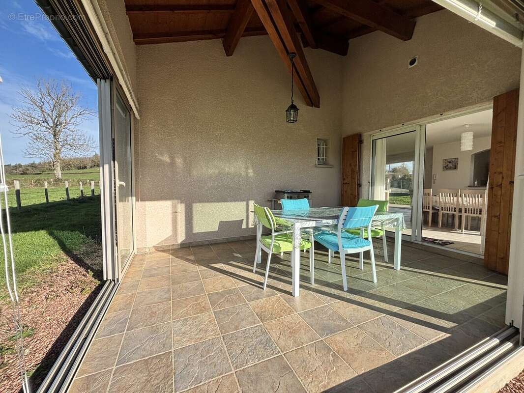 Maison à SAINT-BONNET-DES-BRUYERES