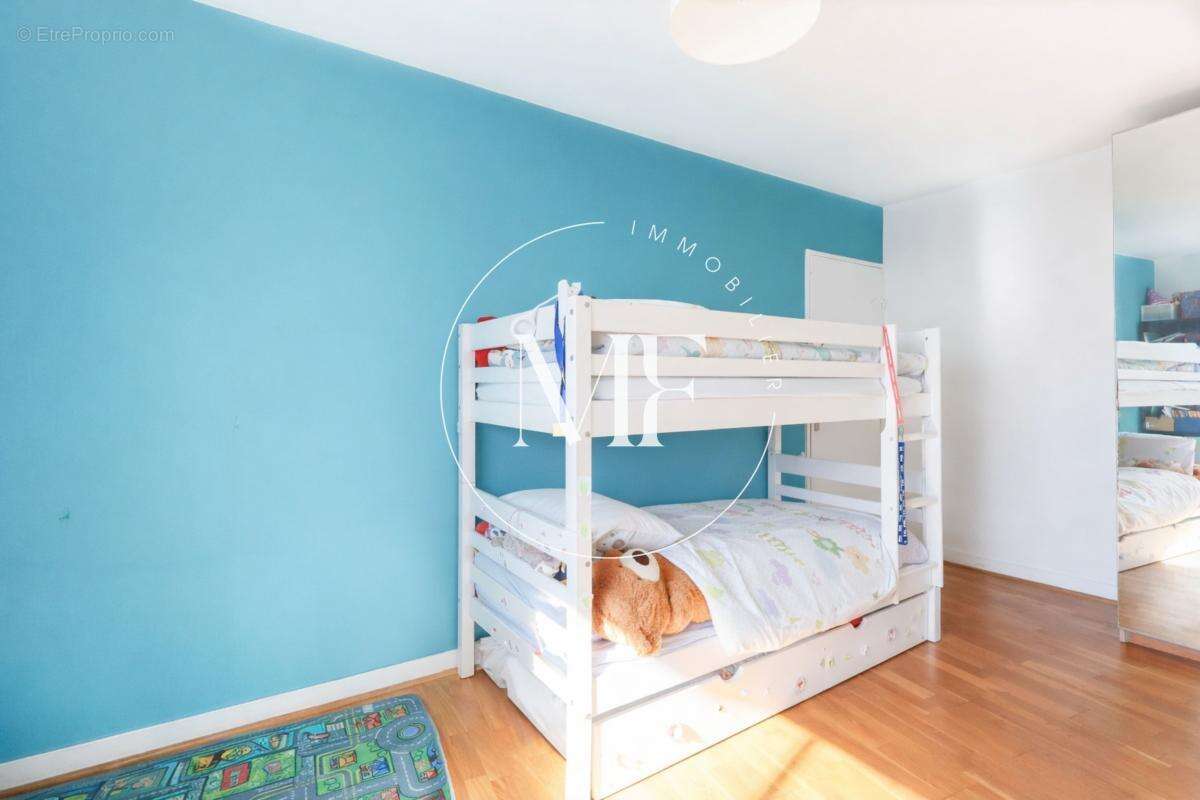 Appartement à COURBEVOIE