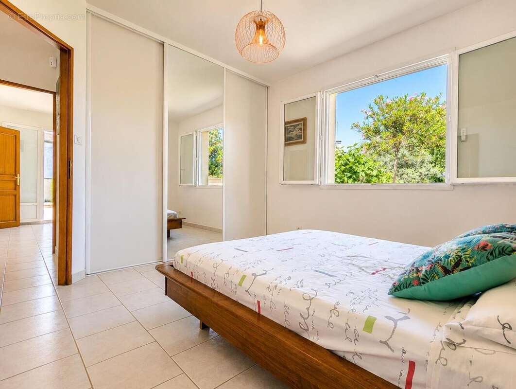 Maison 132 m² à Decines-Charpieu  - photo 6