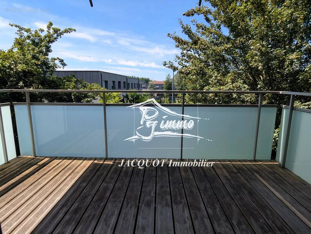 Appartement à NEUVILLE-EN-FERRAIN
