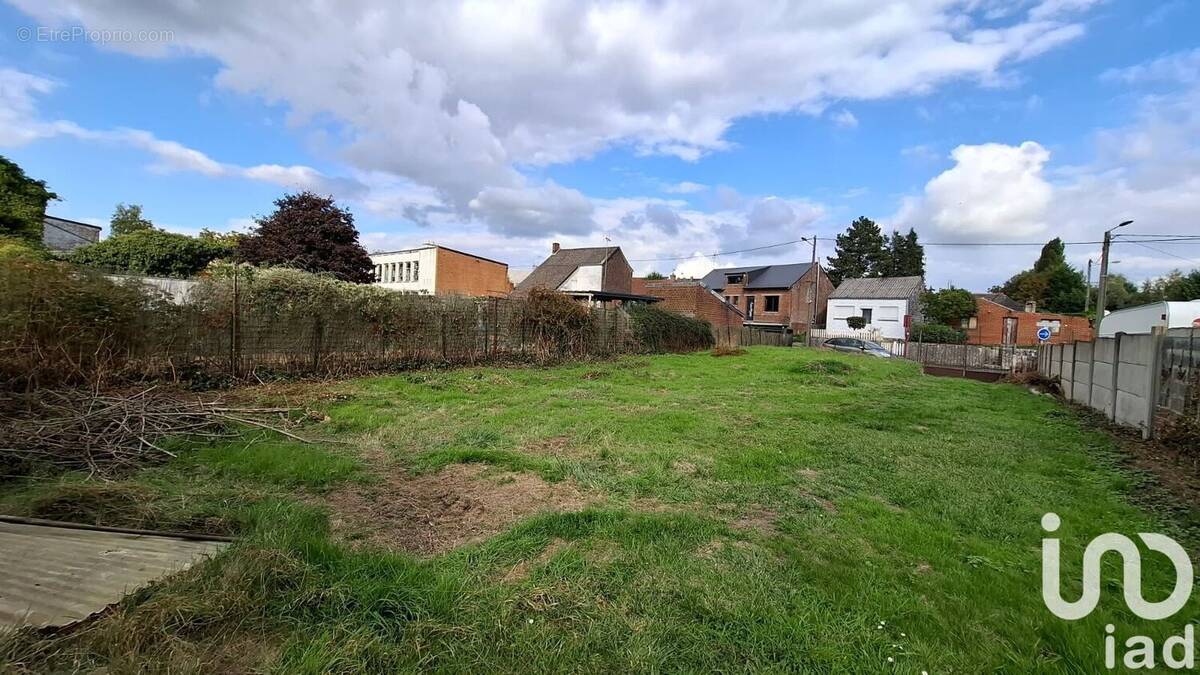 Photo 1 - Terrain à PONT-SUR-SAMBRE