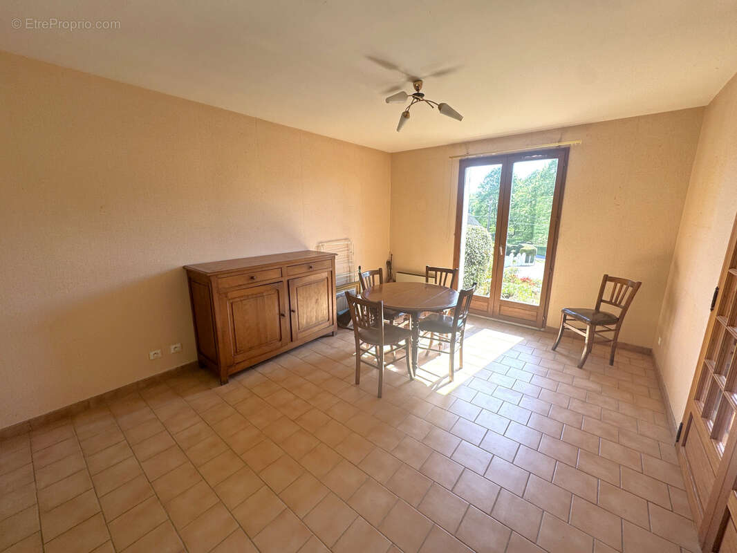 Maison traditionnelle de plain-pied avec sous-sol total à 5 min d'Anet - photo 4