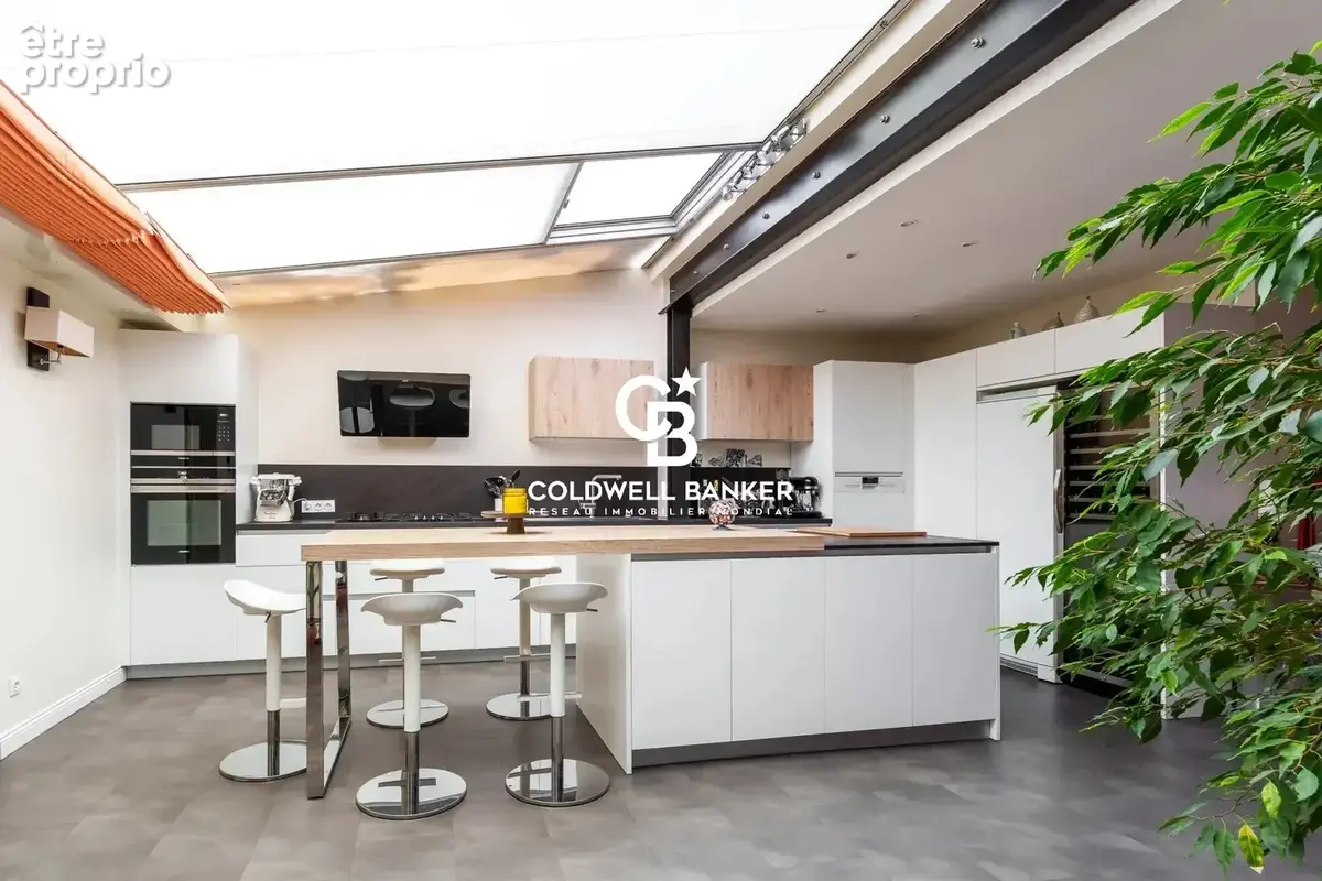 Tours –  maison familiale de 250 m² - 6 chambres - avec jardin et stationnement - photo 8