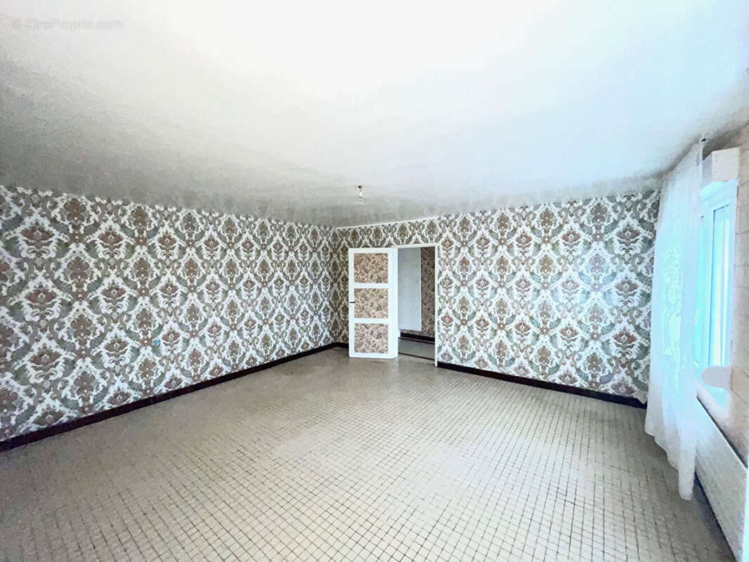 Maison à VENEROLLES