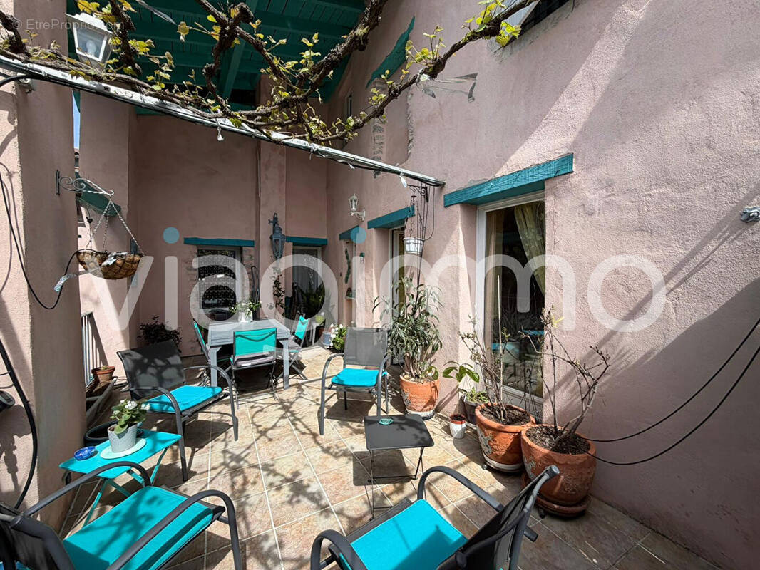 Maison à ALBA-LA-ROMAINE