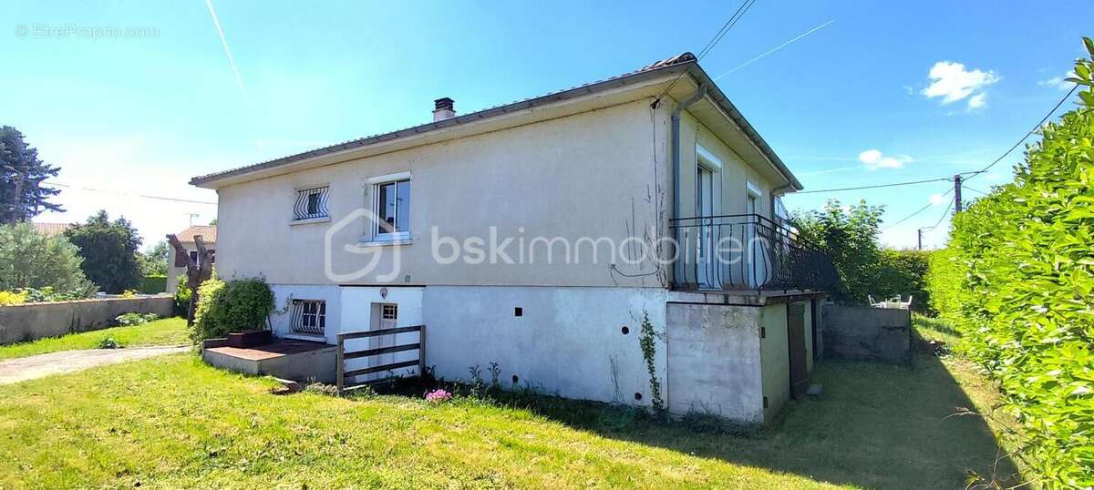 Maison à MAGNE