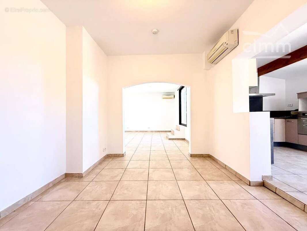 Appartement à PORT-SAINT-LOUIS-DU-RHONE