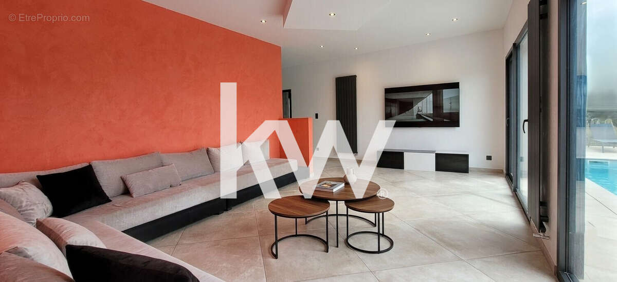 Maison 155 m² à Saint-Genest-Lerpt  - photo 6
