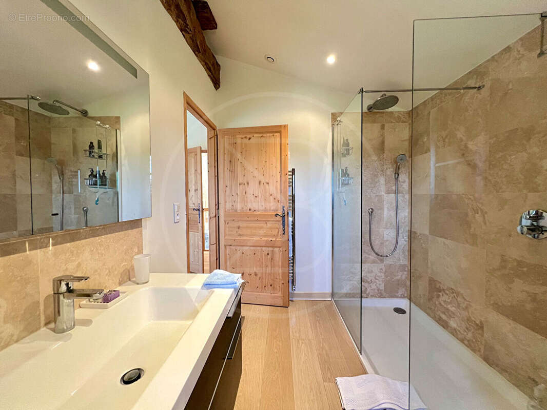 Grande maison en pierre avec piscine et vue dégagée - photo 11