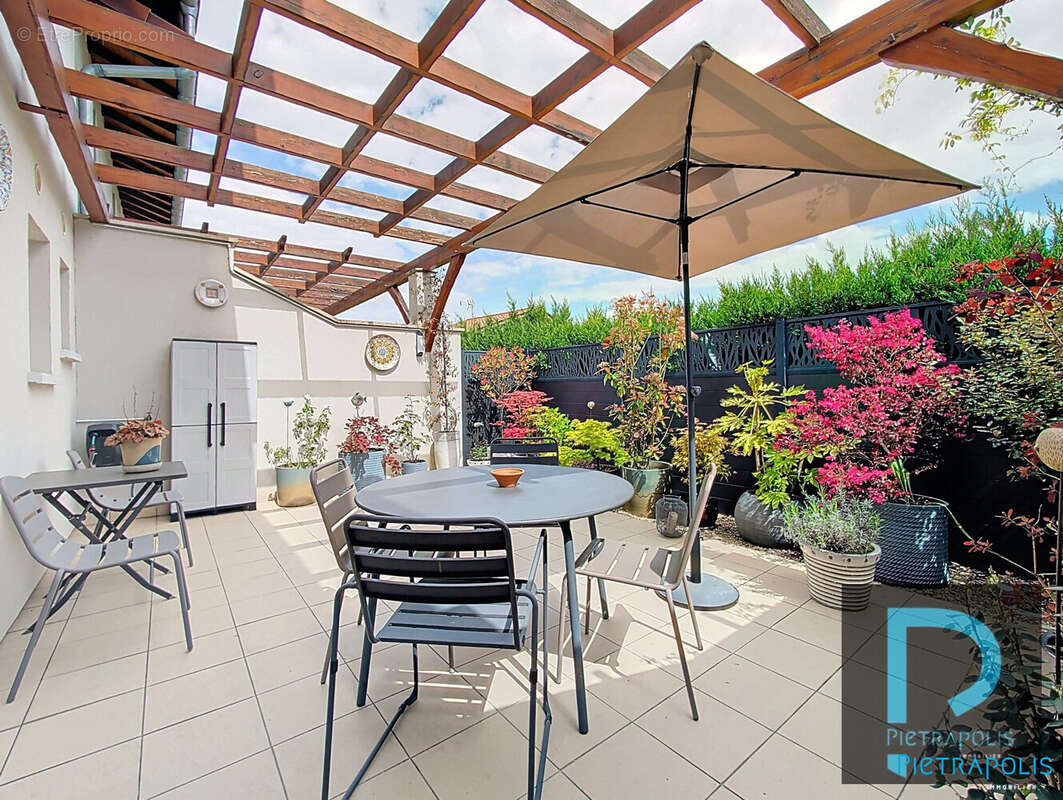 MAGNITIQUE TERRASSE sans vis à vis - Maison à FEILLENS