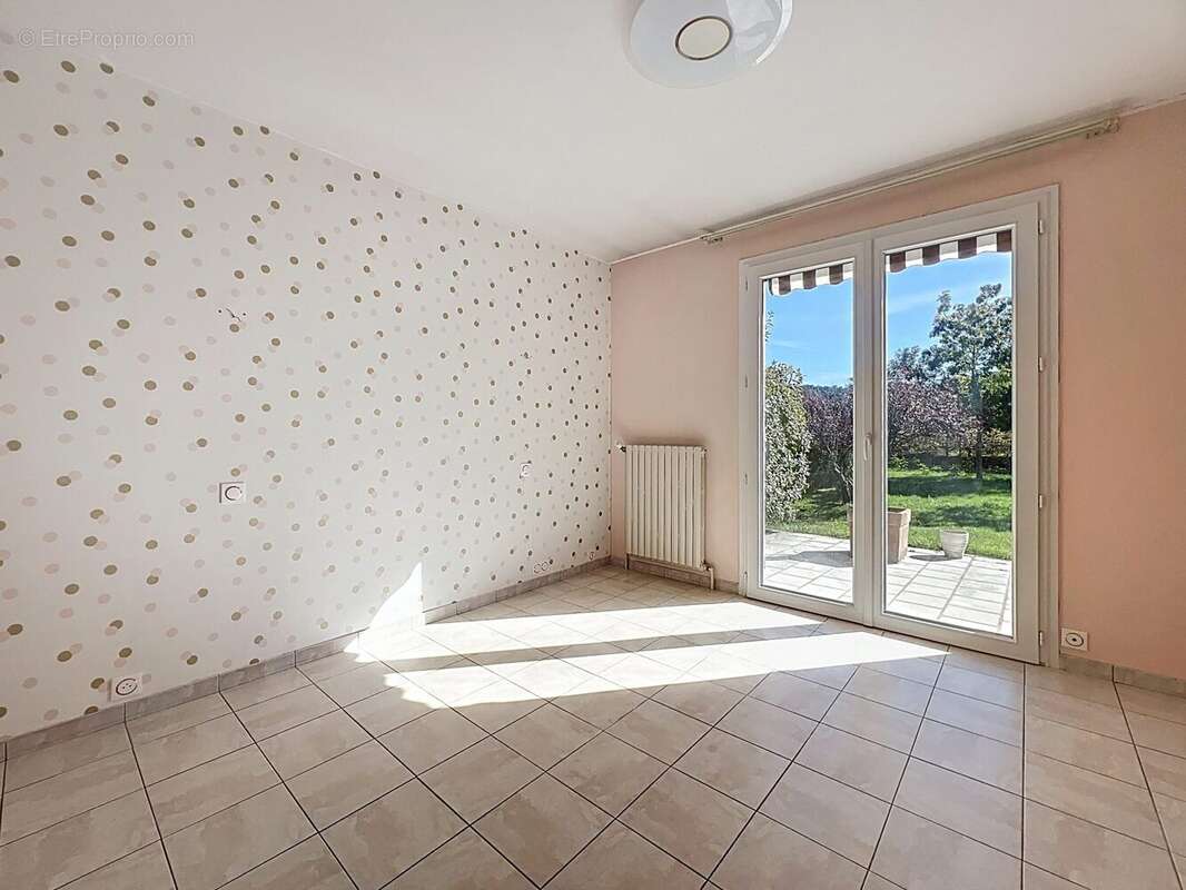 Maison à LA CHAUSSEE-SAINT-VICTOR