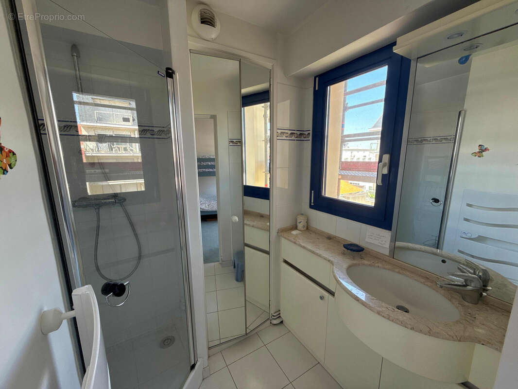 Rare FACE MER magnifique 4 pièces de 128 m2 avec vaste terrasse, 3 ch, 3sdb , garage et cave - photo 13