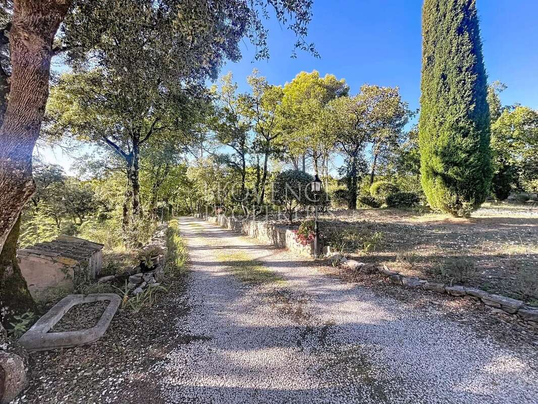 Maison à BESSE-SUR-ISSOLE