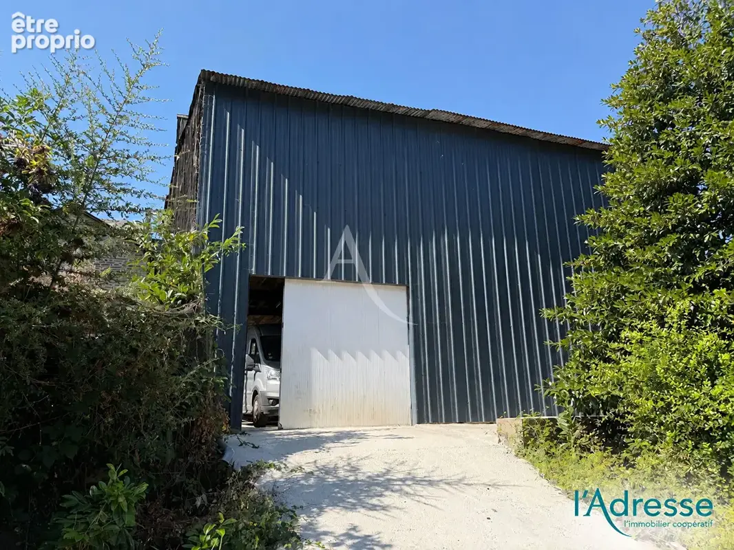 Local commercial avec stockage 600 m²  Mayenne Rive gauche SAINT-MARTIN - photo 10