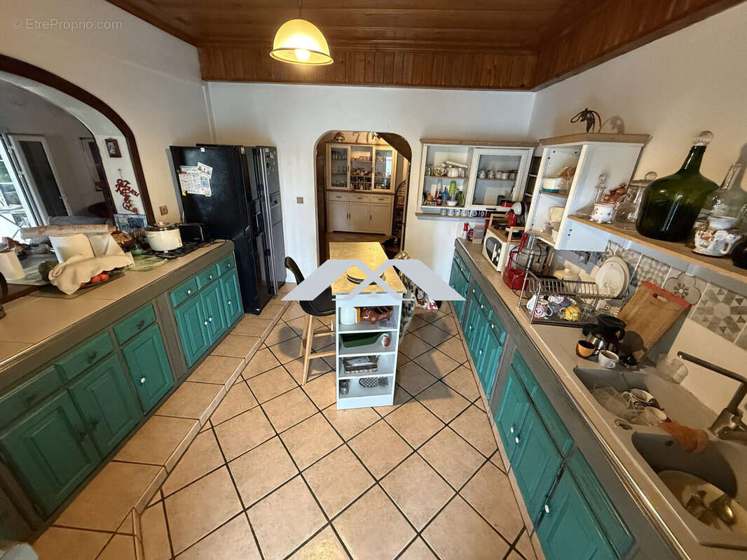Maison 190 m² à Saint-Benoit  - photo 4