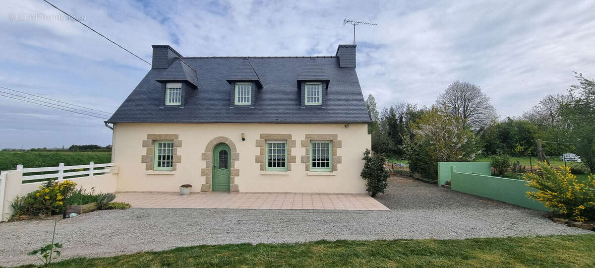 Maison à TREGOMEUR