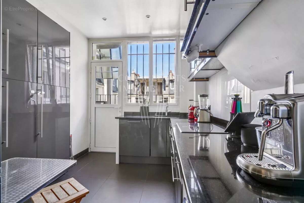 Appartement à NEUILLY-SUR-SEINE