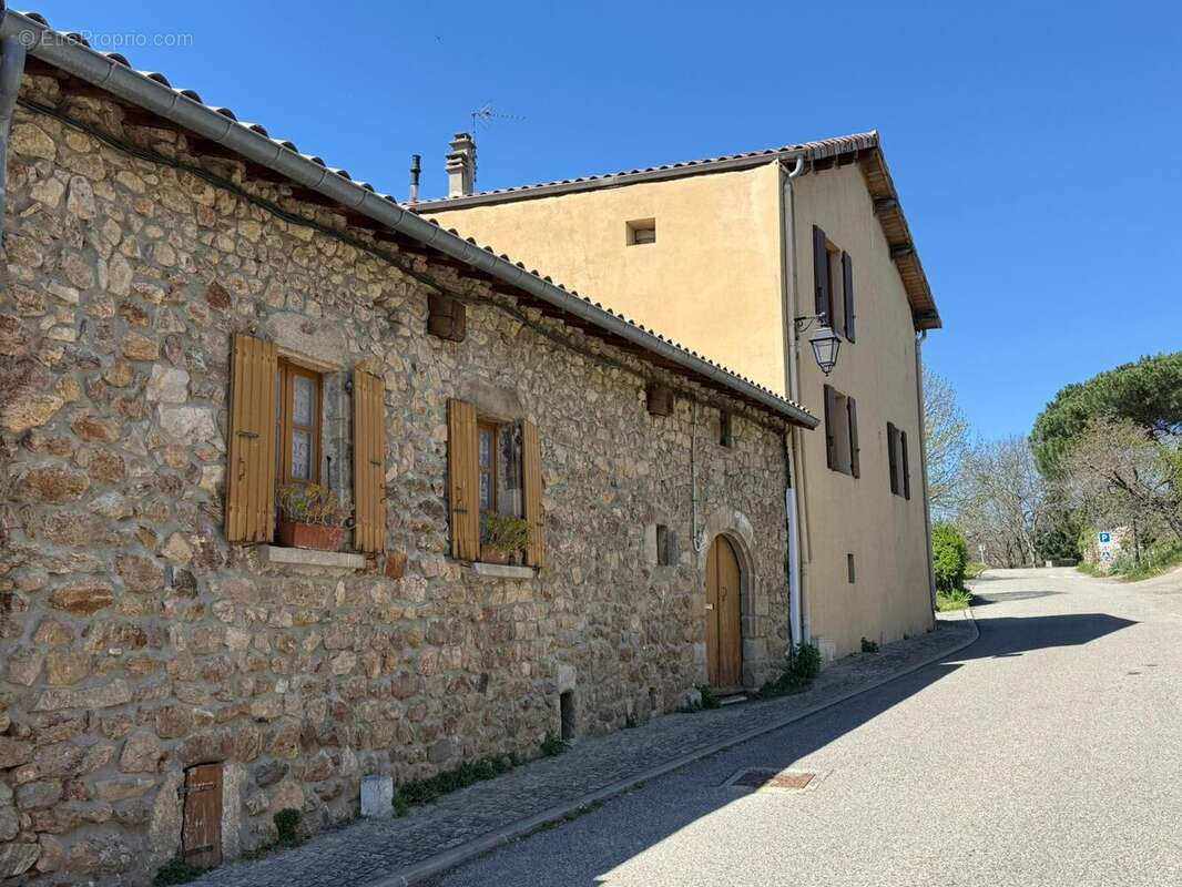   - Maison à FABRAS