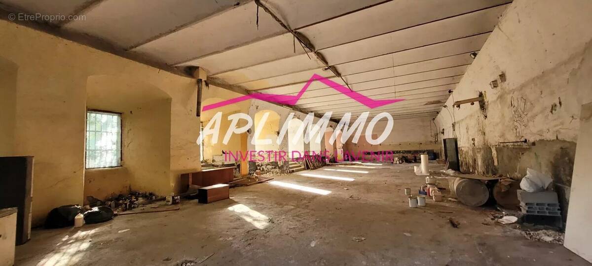 Commerce à ALBA-LA-ROMAINE