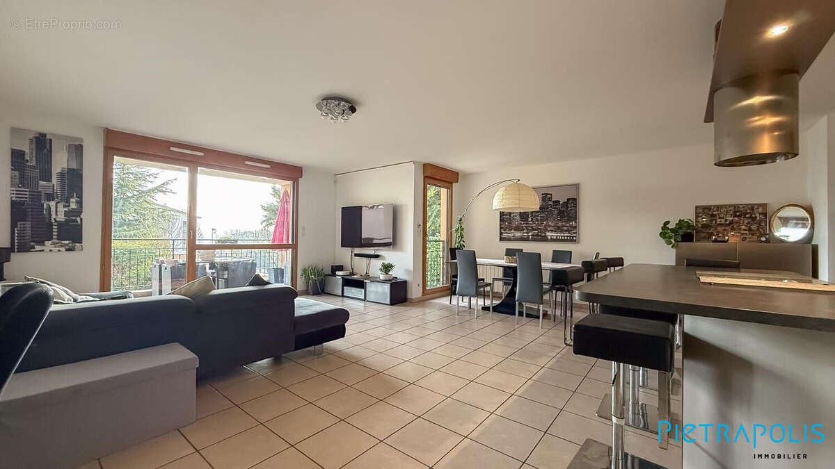 Appartement à COLLONGES-AU-MONT-D'OR