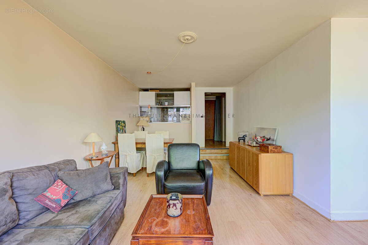 Appartement à PARIS-14E