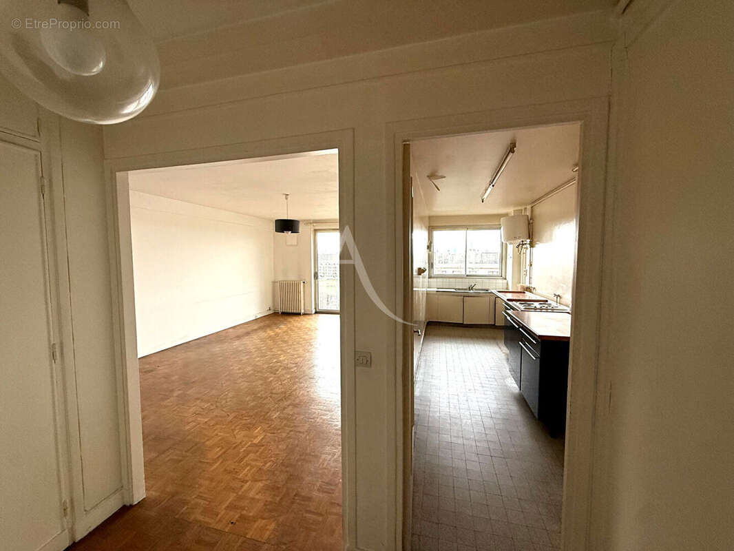 Appartement à COURBEVOIE
