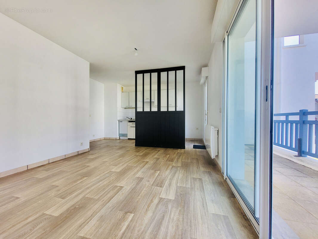 T3 avec deux terrasses, piscine et garage - proche centre ville - photo 4