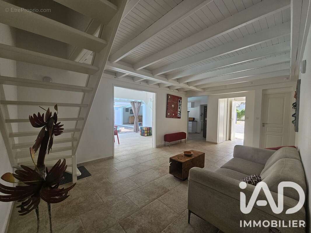 Maison 170 m² à Saint-Francois  - photo 8