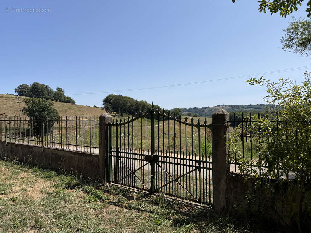 Maison à rénover avec terrain - photo 2