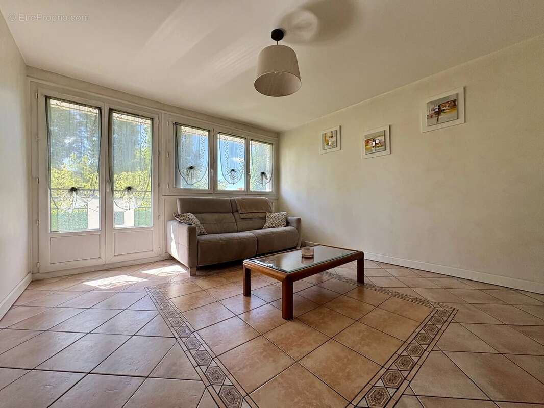 Appartement à LE PLESSIS-TREVISE
