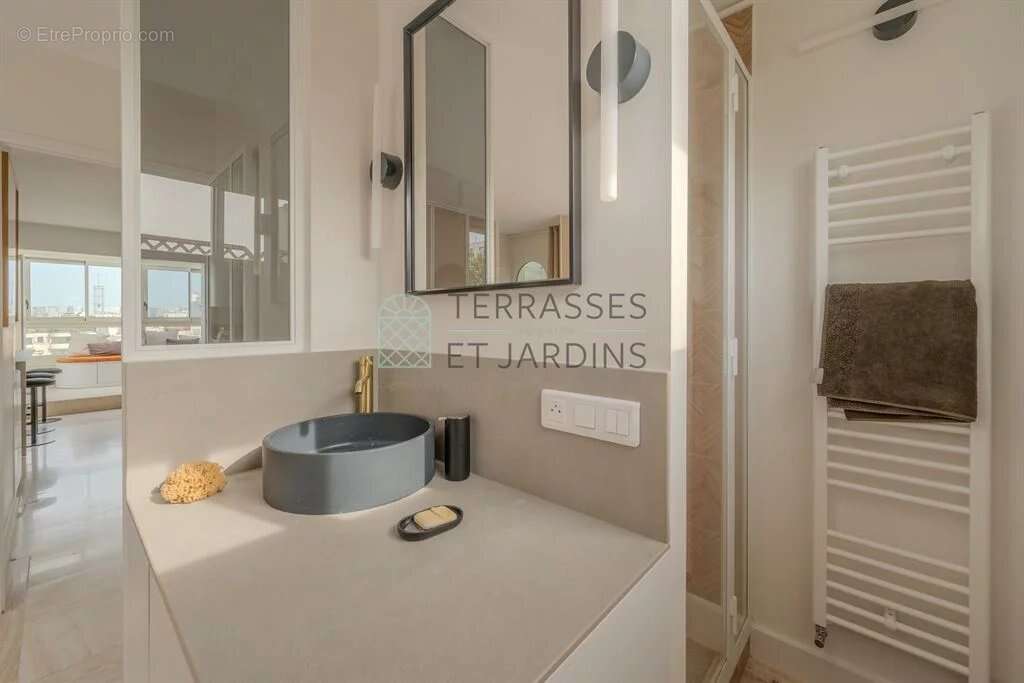 Appartement à PARIS-15E