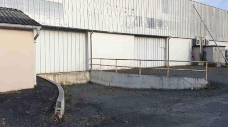 Commerce à FONTENAY-LE-COMTE