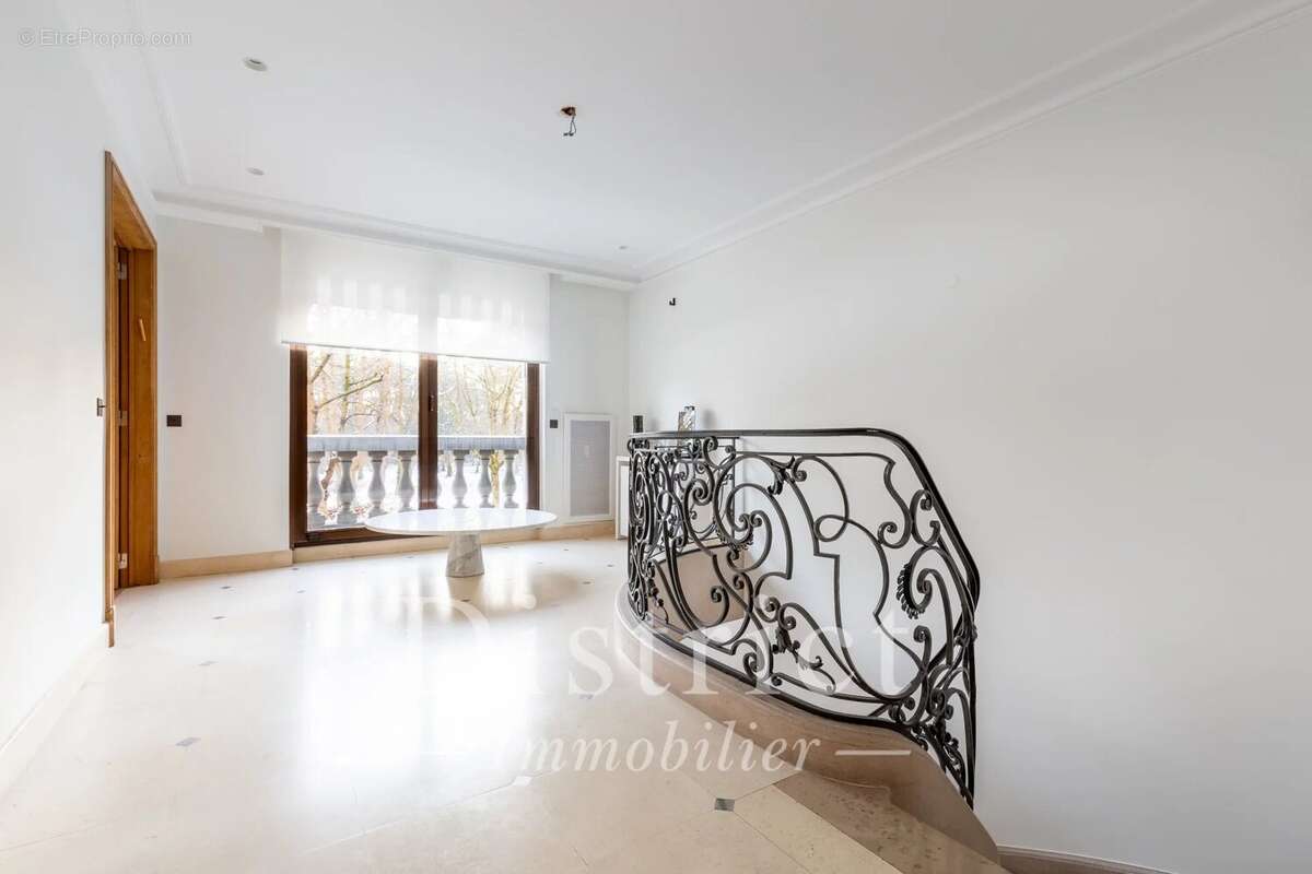 Appartement à NEUILLY-SUR-SEINE