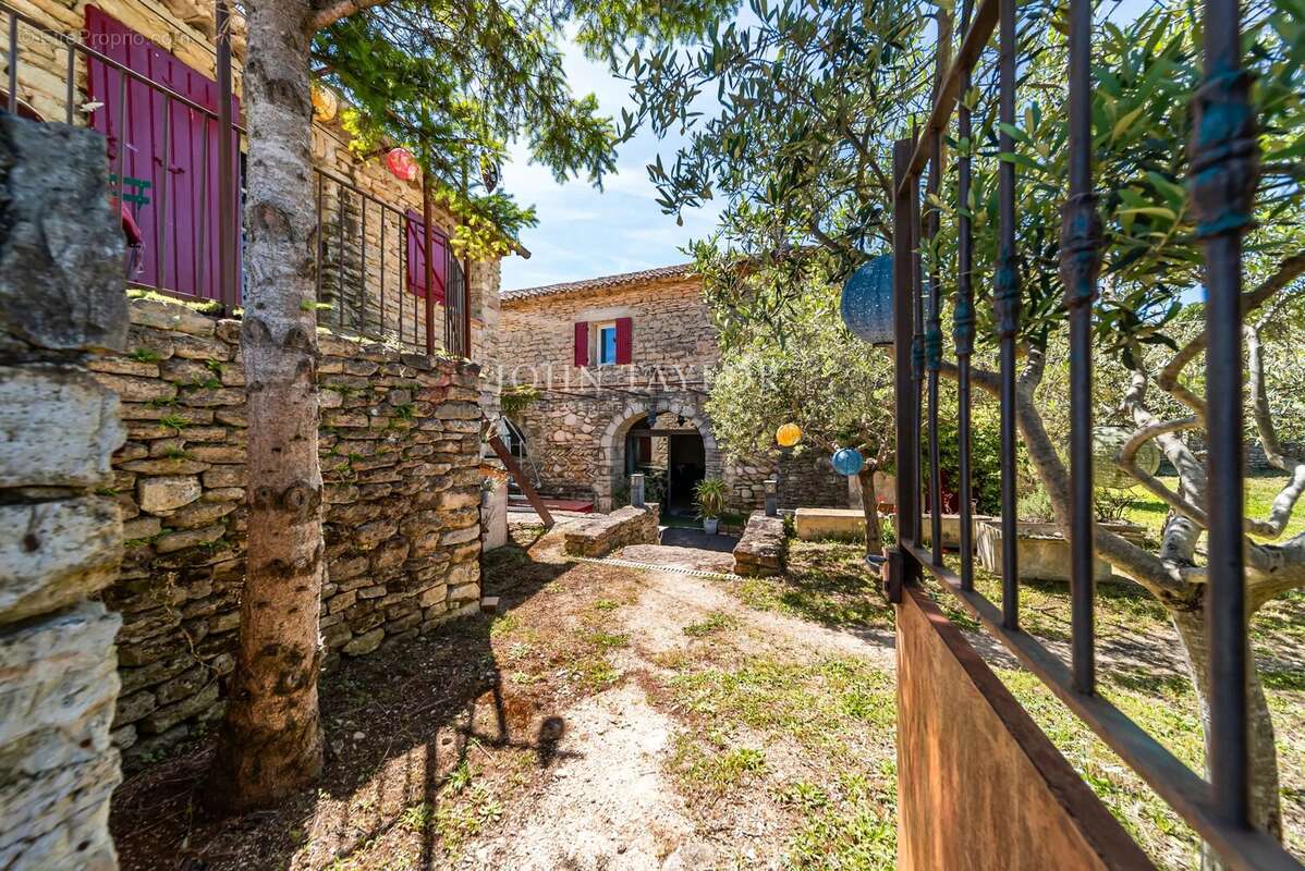 Maison à GORDES