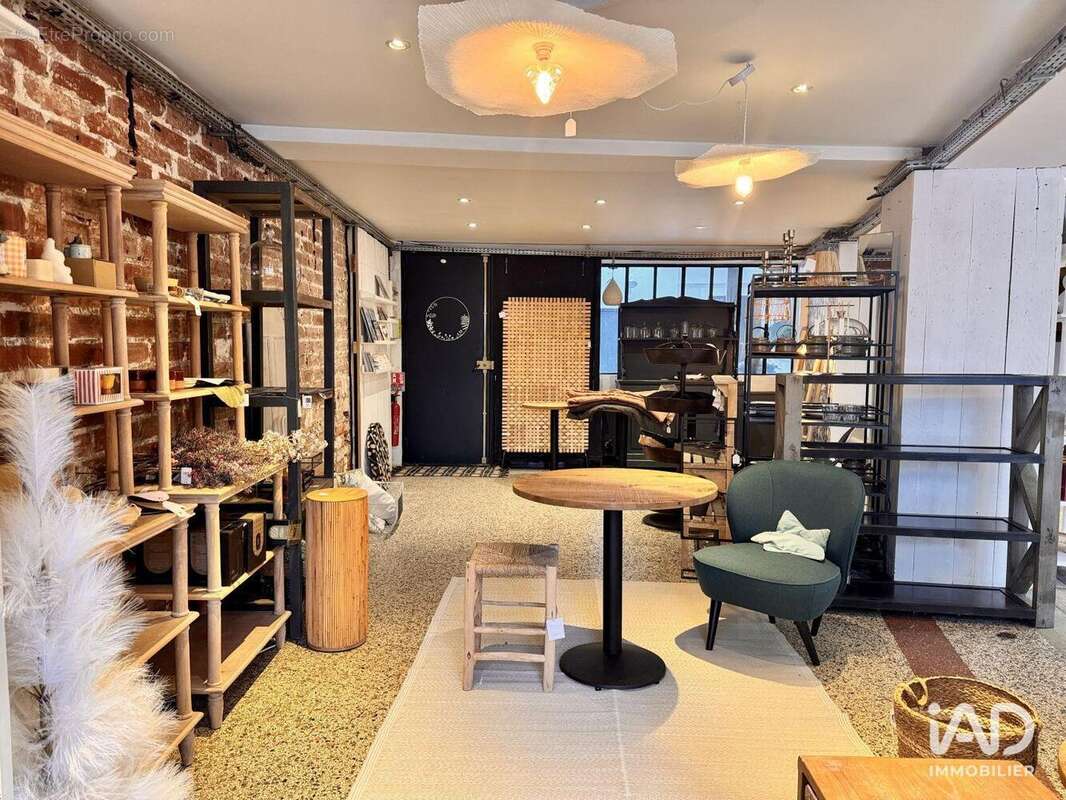 Photo 2 - Commerce à MONTESSON