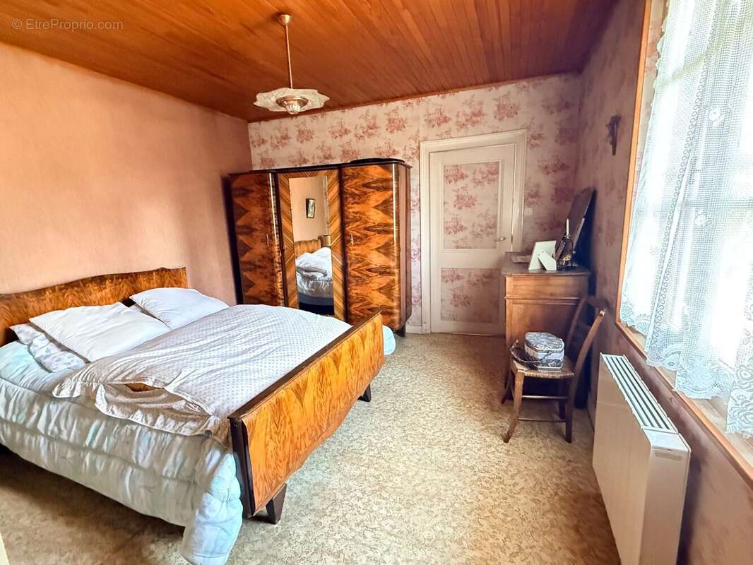 Maison à ENTRE-DEUX-GUIERS