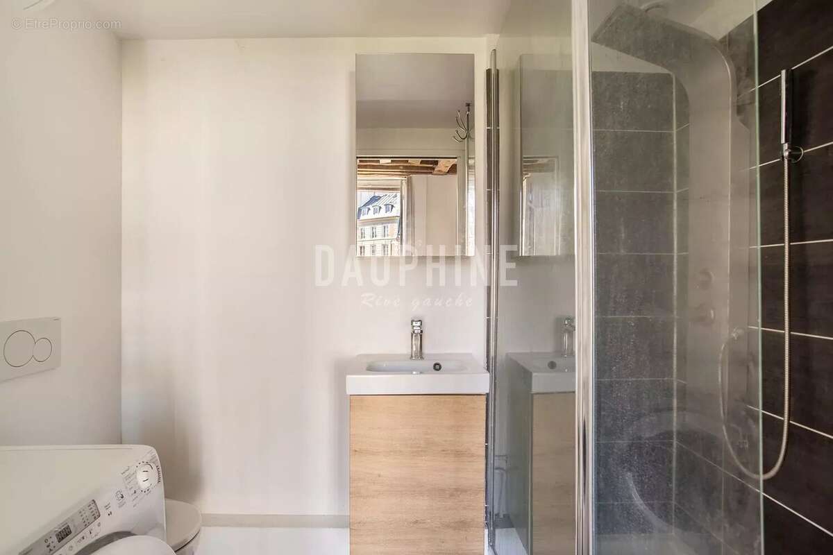 Appartement à PARIS-1E