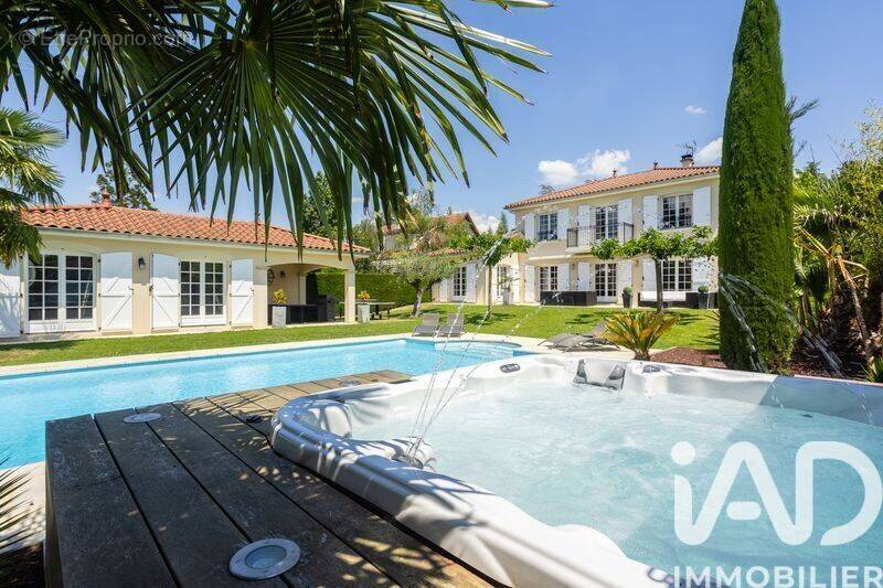 Photo 1 - Maison à SAINT-BONNET-LES-OULES