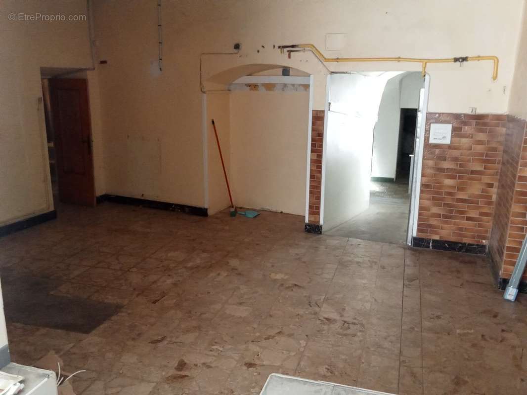 Commerce à SAINT-HIPPOLYTE-DU-FORT