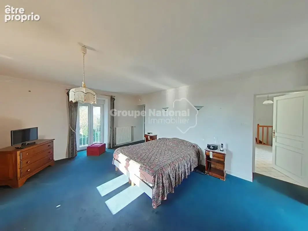 Exclusivité, propriété de caractère avec piscine, rooftop et dépendances à rilly-sur-vienne - photo 8