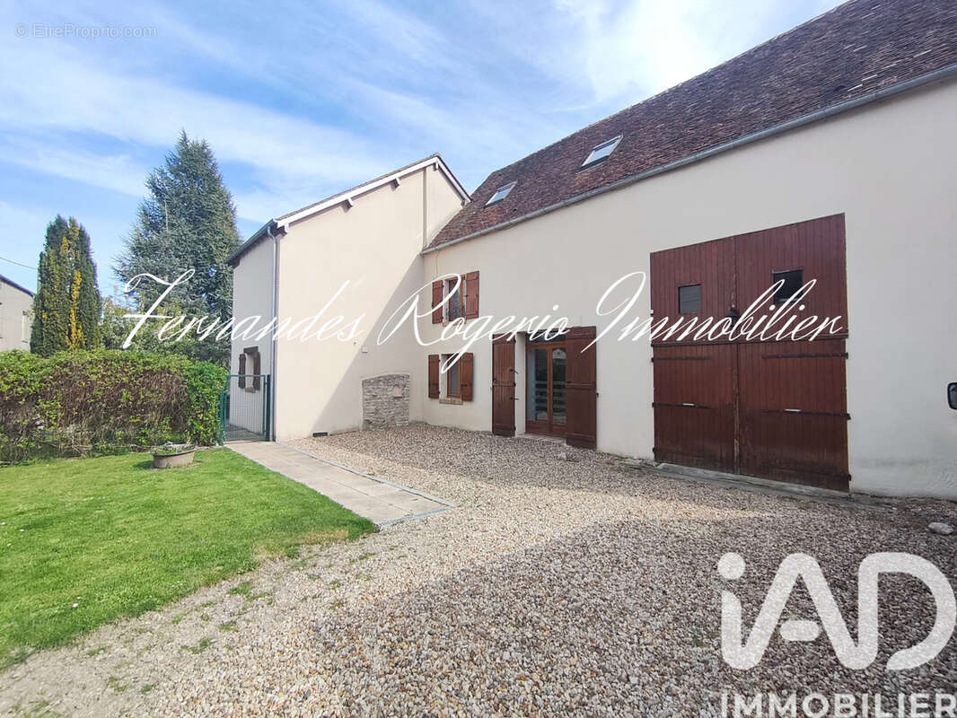 Maison 183 m² à Briarres-Sur-Essonne  - photo 2